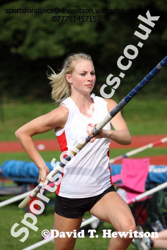 Womens pole vault at the Northern Inter-Counties under-17s and 15s at Witton Park, Blackburn. Photo: David T. Hewitson/Sports for All Pics